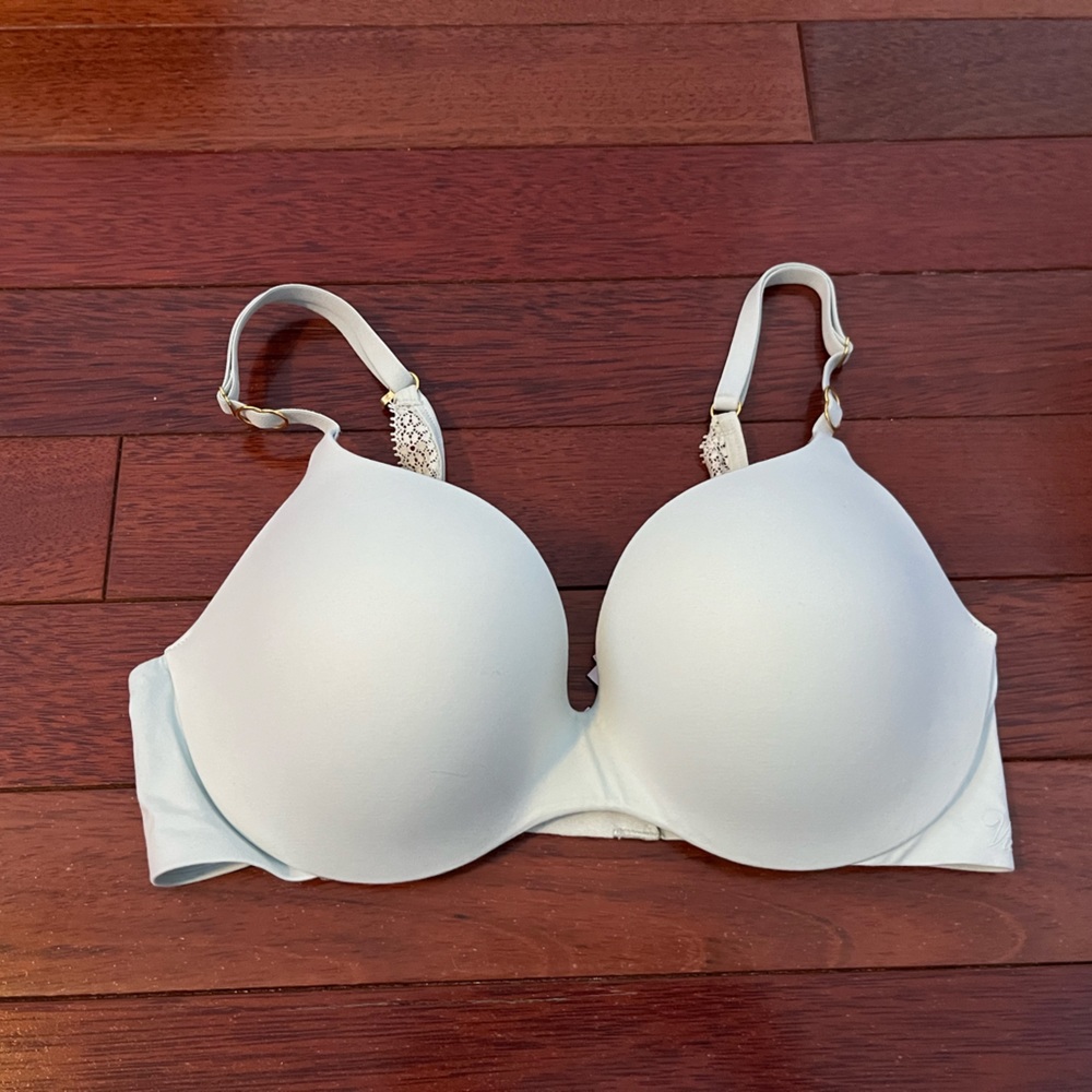 Victoria Secret light mint push up bra size 32DD